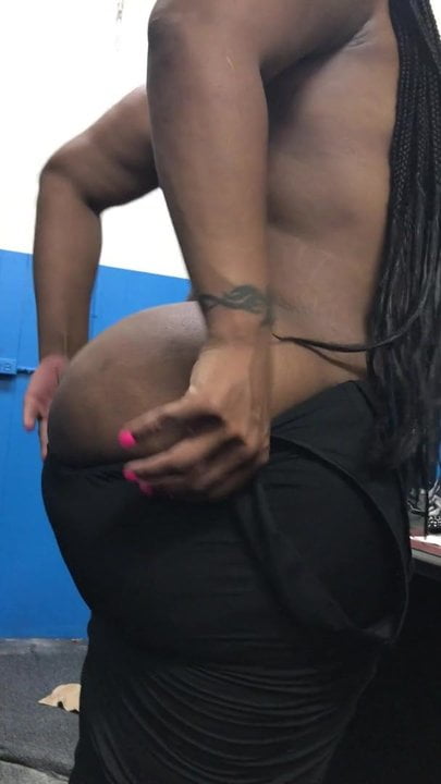 Bbw’s huge ass stuck