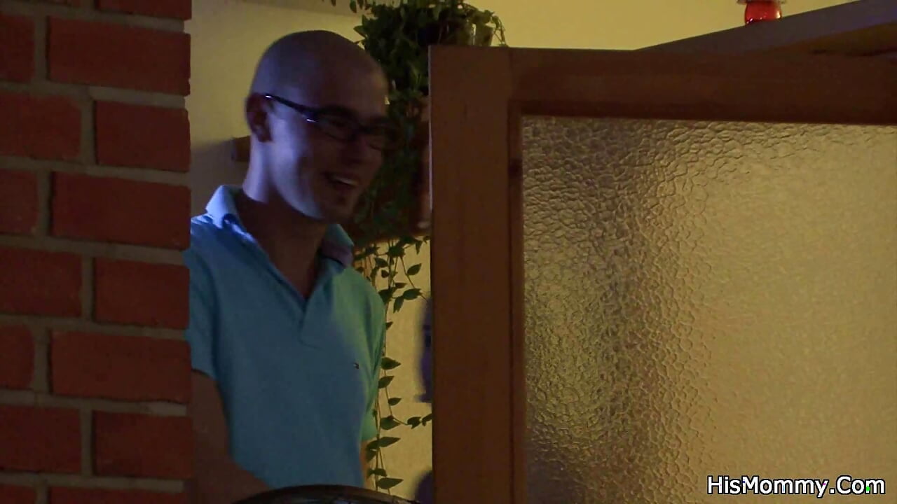 Guy finds blonde mom and teen GF rocking with strapon